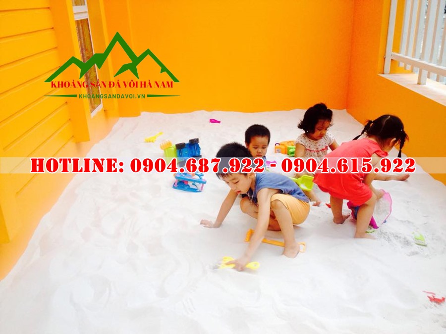 cát trắng làm bể chơi trẻ em