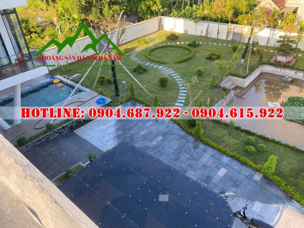 đá xanh đen băm mặt lát sân đẹp