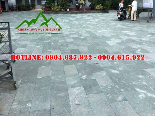 đá xanh rêu lát sân vườn