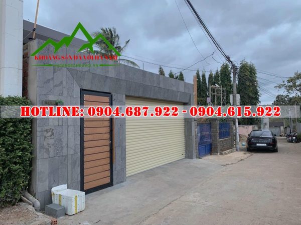 đá ong xám ốp mặt tiền