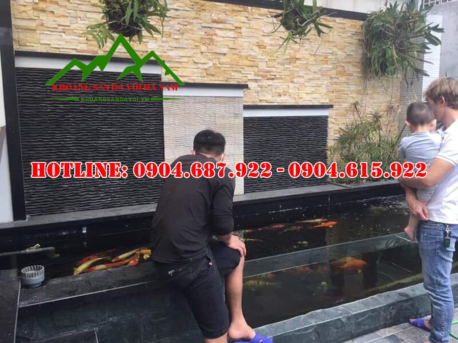 đá ốp tường hồ koi