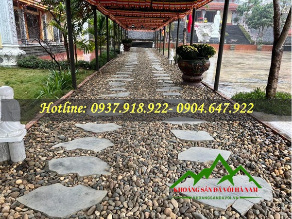 Sỏi màu sân vườn 